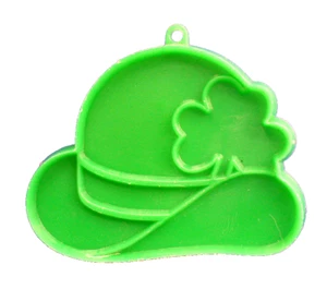 Hallmark COOKIE CUTTER St Patrick Vintage HAT DERBY SHAMROCK Irish Holiday SOFT - Picture 1 of 2
