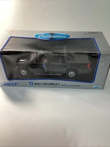 Welly, 2001 Chevrolet Avalanche Pickup, 1/18, scale: - Picture 1 of 8