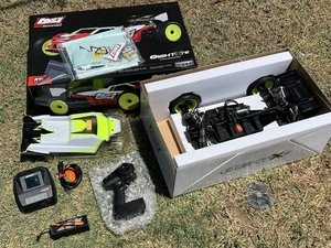 New RC #LOS04020 Losi 1/8 8IGHT-XTE 4S 4X4 RTR Truggy w/Spektrum Charger & Batt - Picture 1 of 13