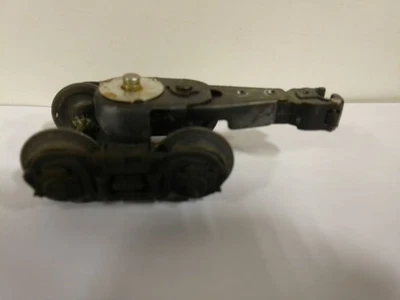 POSTWAR LIONEL #487-1 Truck With COUPLER & ROLLER FOR 2400 SERIES PASSENGER CARS - Image 1 of 2
