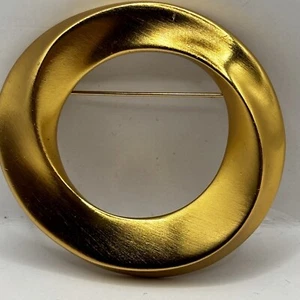 Vintage Monet Gold Tone Openwork Circle/Sphere Fashion Brooch Pin Signed - Picture 1 of 7