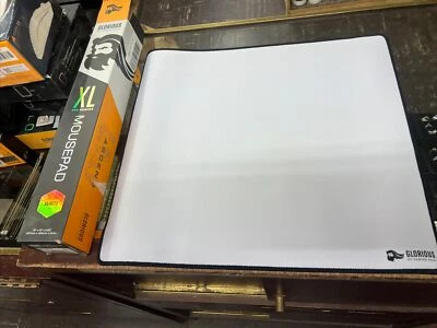 Alfombrilla/almohadilla de ratón para juegos Glorious XL, alfombrilla de ratón de tela blanca, bordes cosidos, 16"x18" Foto 1 de 4