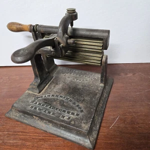Antique 1866 Hand Crack Cast Iron And Brass Table Top Fluting Iron Farmhouse - Imagen 1 de 5