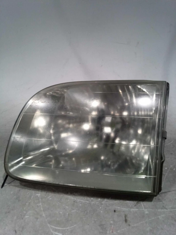 Used Left Headlight Assembly fits: 2002 Toyota Sequoia Left Grade A - Imagem 1 de 4