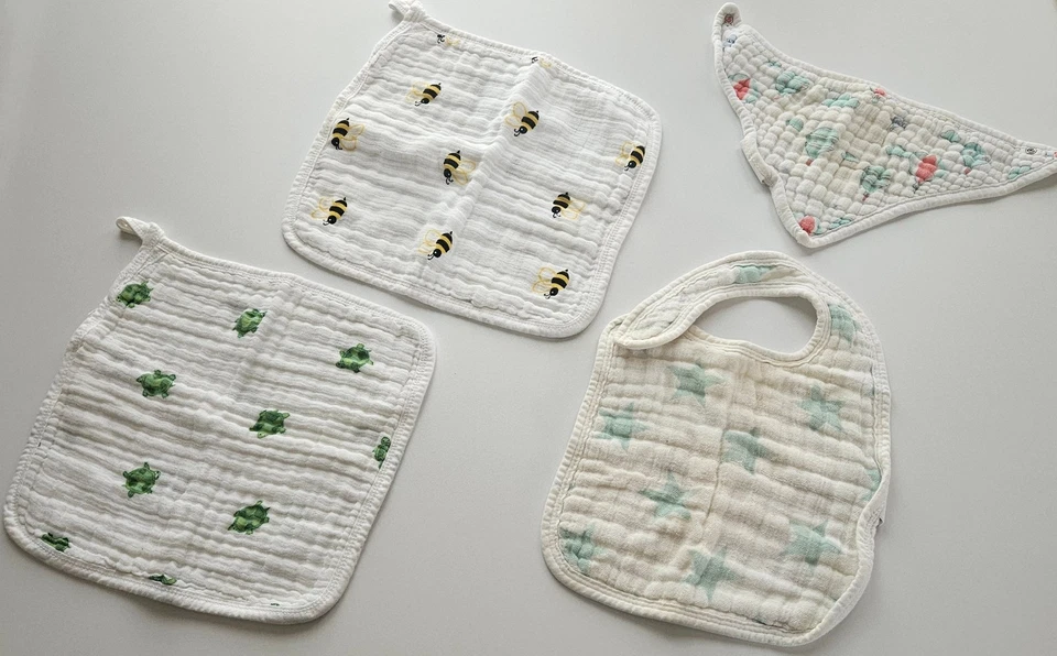Lote de 4 piezas de paños para eructos de muselina Aden + Anais baberos de algodón Foto 1 de 4