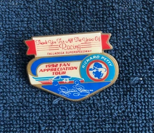 Motor sport racing badge NASCAR stock car Richard Petty 1992 fan appreciation - Picture 1 of 1