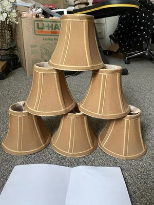 Juego de 6 mini pantallas de lámpara con clip en forma de campana de 6" forradas en oro de dos tonos Foto 1 de 4