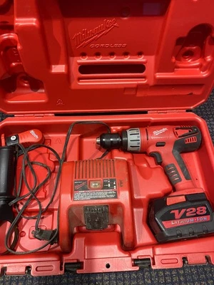 Milwaukee 0724-20 V28 HEAVY-DUTY 1/2" Cordless Hammer Drill w/ Charger & Case - Image 1 of 4