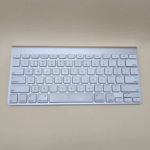 APPLE (A1314) Genuine WIRELESS KEYBOARD Silver - EXCELLENT WORKING - Zdjęcie 1 z 13