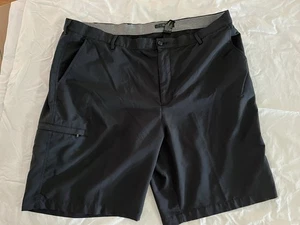 Greg Norman Size 42 Black Cargo Shorts 42X10 Athletic Golf Shorts - Picture 1 of 6