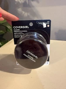 CoverGirl 110 Translucent Light Clean Professional Loose Powder For Normal Skin - Picture 1 of 2
