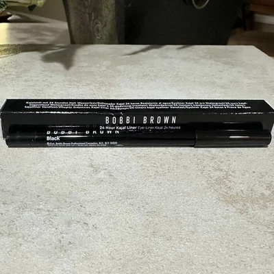 Delineador de ojos Bobbi Brown 24 horas Kajal impermeable negro Foto 1 de 4