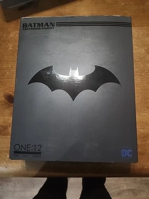 2018 Mezco One 12 Collective Batman Ascending Knight conjunto en caja completo Foto 1 de 3