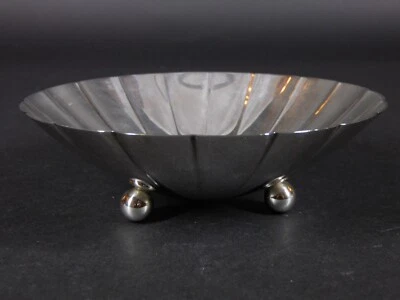Cuenco estriado con patas de plata esterlina Tiffany & Co. MCM de 1960 22678 6" de diámetro 7 oz Foto 1 de 4