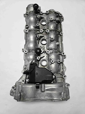 Крышка клапана со стороны водителя 2008 09 10 11 12 13 14 15 MERCEDES C-CLASS 3,0 л - Изображение 1 из 4