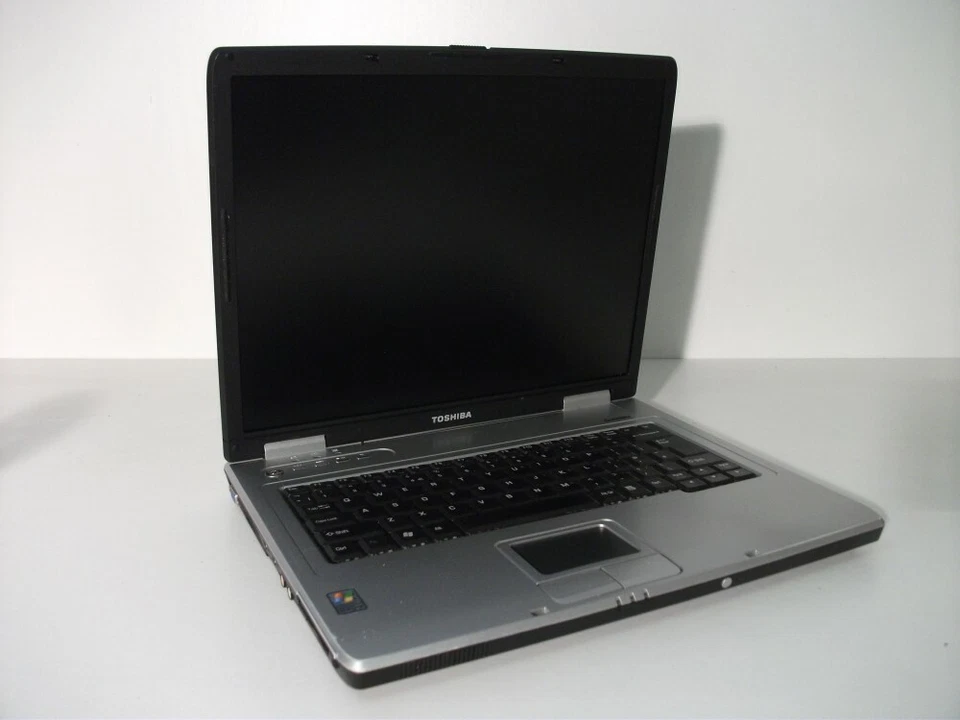 Toshiba Satellite L20-268 PSL2XE - 02300UEN Intel Celeron M 360 1.40 GHz Laptop - Image 1 of 1