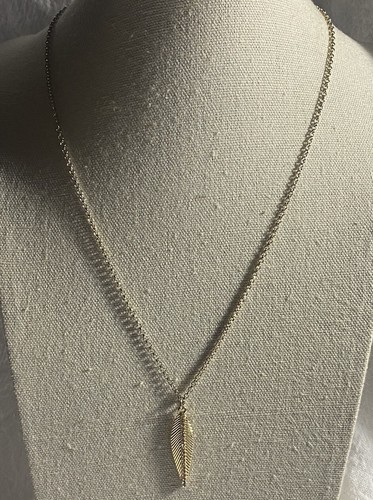 VETEMENTS Ciondolo Foglia Collana Tono Oro con Strass Contrassegnato R 20"" Regolabile