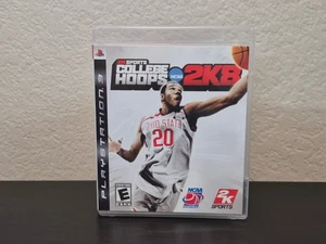 PS3 NCAA College Hoops 2K8 gioco completo CIB come nuovo disco basket raro 2K sport - Foto 1 di 3