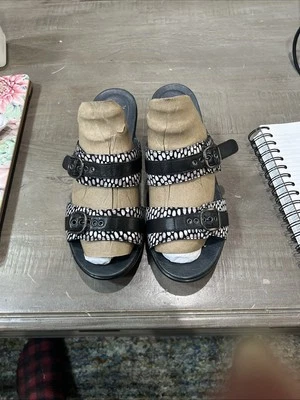 Sandalias Dansko para mujer talla 39 8,5/9 cómodas diapositivas hebilla de metal geométrico Foto 1 de 4