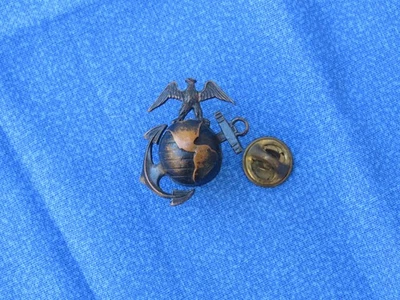 WWII  USMC Collar EGA w NUT  Nice condition, About 1 1/8 inch long - Image 1 of 4