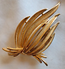 Vintage signed CROWN TRIFARI Swirls Brooch Brushed Gold Tone Lapel Hat Pin