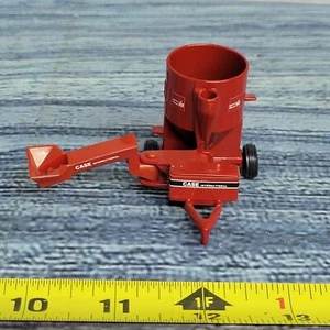 Ertl 1/64 scale International Harvester Case diecast/plastic mixer red & white - Picture 1 of 7