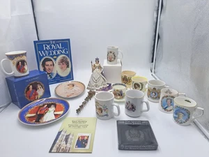 Gran colección de recuerdos de la familia real de la reina Isabel II, Guillermo y Kate - Imagen 1 de 21