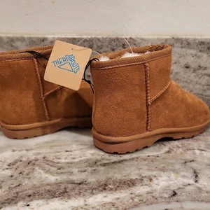 Stivali invernali bambino c'è circa nuovi con etichette taglia 13 bambina - Foto 1 di 4