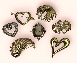 Lot Of 7 Vintage ALL SIGNED Gold Tone Brooch Pins Monet Napier Avon Roman - Picture 1 of 11