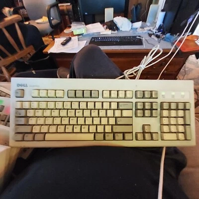 Dell SK-8000REW QUIET KEY Wired Keyboard PS/2. - Image 1 of 4