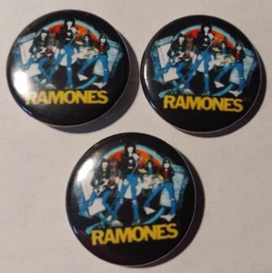 1x Ramones Button Punk Punkrock Blitzkrieg Bop 77 Hey Ho Let´s Go - Picture 1 of 2