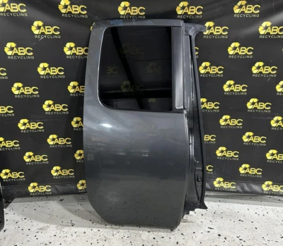 2004-2015 Nissan Titan Rear Door King Cab Right (Smoke K11) TITAN 04-15 OEM - Imagem 1 de 4