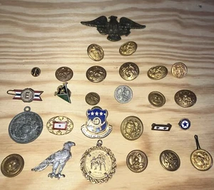 RARE SET LOT ARMY MILITARY ITEMS PINS MEDALS BUTTONS See All Pictures RARE! WWII - Picture 1 of 16