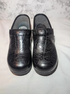Dansko 40 Tooled Leather Flowers Clogs Mule Women Black READ - Picture 1 of 13
