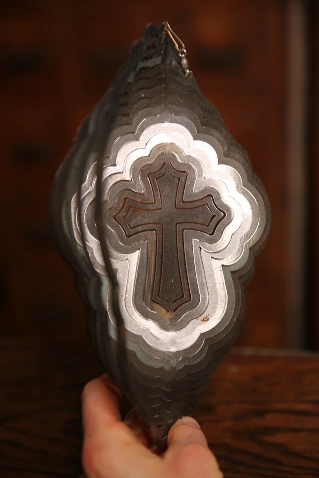 Letrero de crucifijo cruz remolino vintage veleta de metal giratorio antiguo  Foto 1 de 4