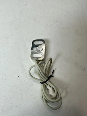 Apple iPod Remote Control A1018 iPod Classic 3rd & 4th Gen free shipping  - Image 1 of 4