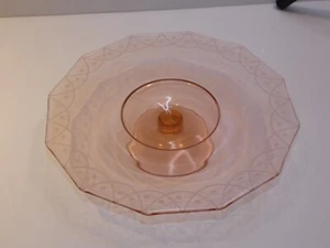Vintage rosa Depression Glas Sockel Kuchenplatte, Linie/Punkt Ätzung - Bild 1 von 6