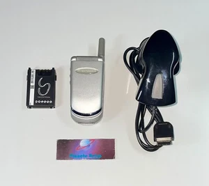 Téléphone GSM Motorola V50 + Chargeur Vintage Unlock Débloqué TBE Gris - Imagen 1 de 8