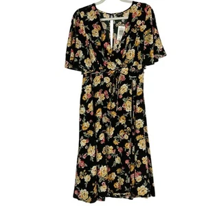 Nuevo con etiquetas Vestido Torrid Negro Floral Manga Corta Tejido Jersey Imitación Envolvente, Talla 0 (US12) - Imagen 1 de 13