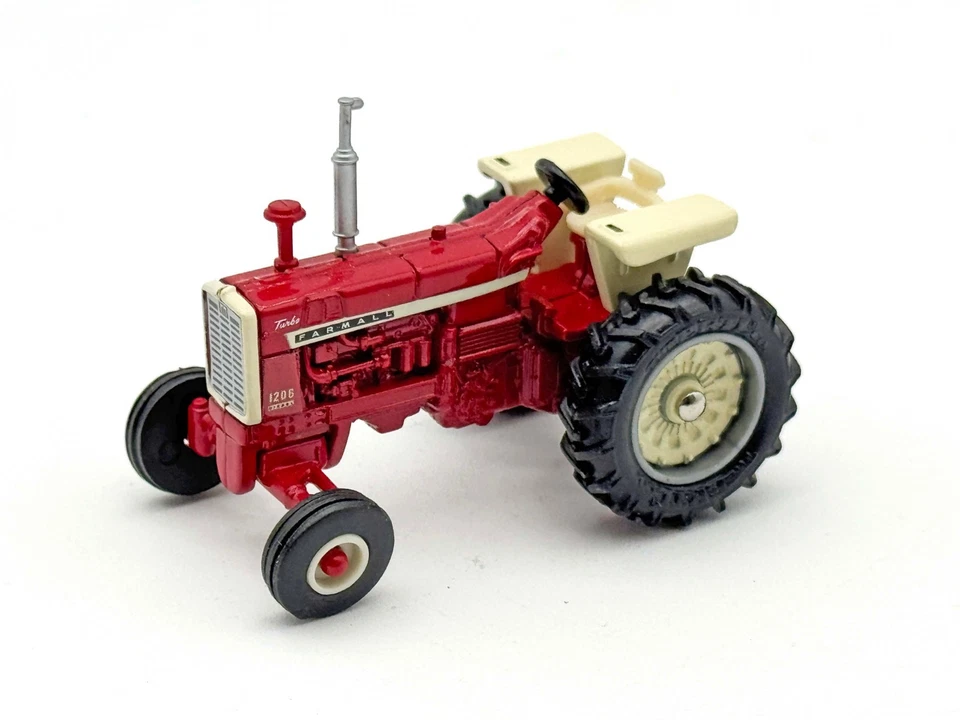 1/64 International Harvester 1206 Open Station Tractor - Image 1 of 1