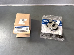 GM OEM NOS 6C3Z-2521812-A Passenger Door Latch 1999-2008 F-250 Super Duty - Picture 1 of 3