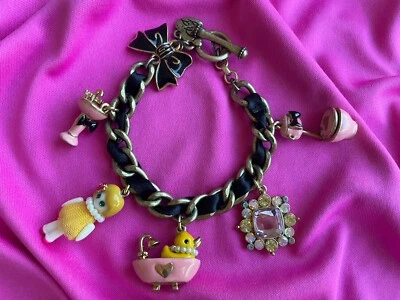 Pulsera de goma Betsey Johnson vintage casa de muñecas casa de muñecas baño baño pato Foto 1 de 4
