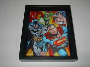 DC COMICS LIGA DE LA JUSTICIA DE AMÉRICA HOLOGRAMA 3D IMAGEN ENMARCADA PIRÁMIDE NUEVO - Imagen 1 de 2