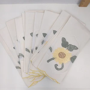 Centrino artigianale in pizzo all'uncinetto disegno girasole 21,5" x 13,5" set da 12 giallo - Foto 1 di 4
