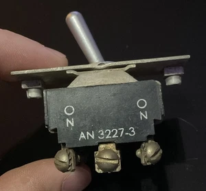 Interruttore a levetta vintage interruttore a levetta on-off martello taglierino AN3227-3 - Foto 1 di 4