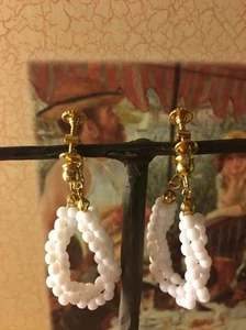 Napier "Bride White" 60's Bead With Gold Tone Screw Clasps Earrings - Picture 1 of 5