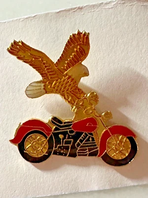 NUEVO SOMBRERO ESMALTE LATÓN PIN SOLAPA PIN TAC TRASERO ROJO MOTOCICLETA CON ÁGUILA Foto 1 de 2