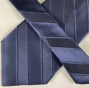 NUEVO CON ETIQUETAS: Corbata vintage de Calvin Klein para hombre, patrón de rayas púrpuras, seda precio de venta sugerido por el fabricante 45 USD - Imagen 1 de 9