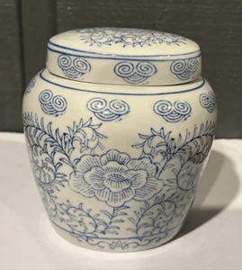 Vintage Chinese Oriental Ceramic Ginger Jar Tea Caddy w Lid Blue  White Floral - Picture 1 of 17