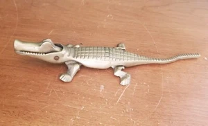 Vintage Mid Century Solid Cast Two Piece Brass Alligator/Crocodile Nutcracker - Bild 1 von 6